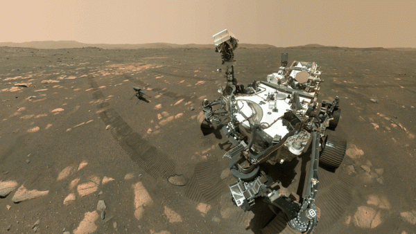 عکس یادگاری مریخ نورد استقامت و بالگرد نبوغ