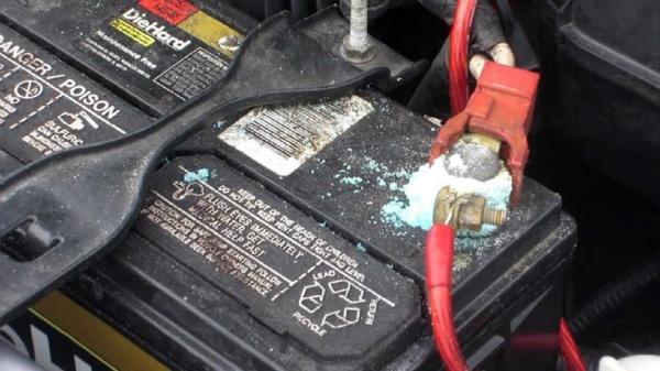 رایج ترین مواردی که باعث می شود باتری خودرو به سرعت خراب شود!