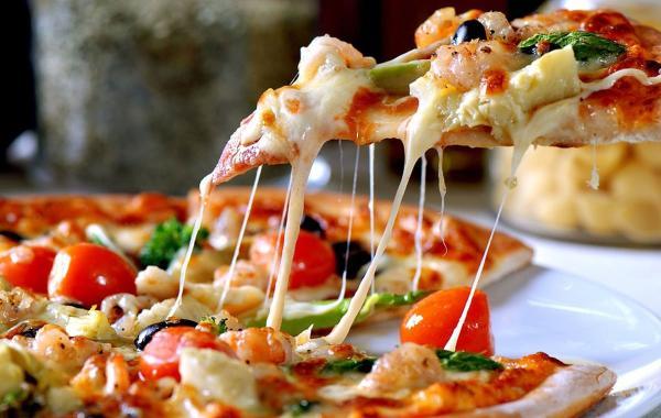 معرفی انواع پنیر پیتزا و فست فود؛ کشدار و لذیذ